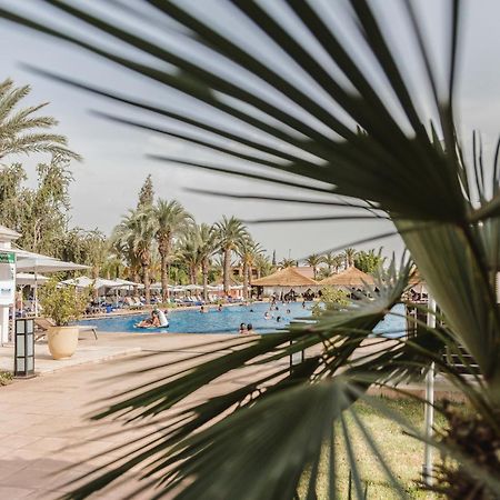 Kenzi Menara Palace & Resort Марракеш Екстер'єр фото A swimming pool in a hotel in Tunisia